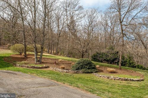 3714 Mountain Rd, Haymarket VA  20169-1739 exterior