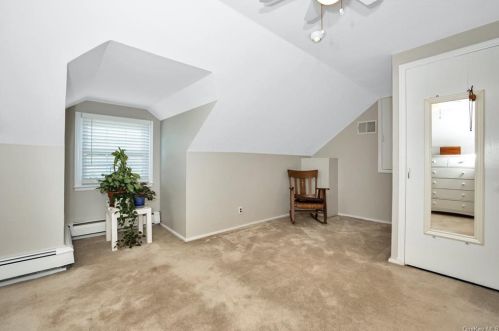 255 Kensico Rd, Thornwood NY  10594-1656 exterior