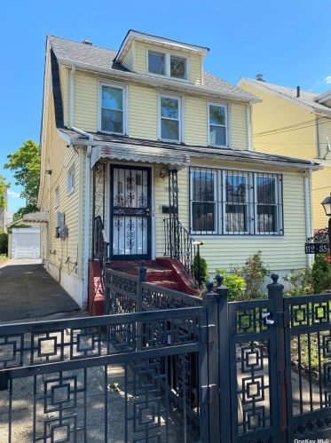 112-35 207th St, Jamaica, NY 11429-2236