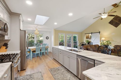 1103 Main Canal Ct, Mount Pleasant SC  29464-4246 exterior