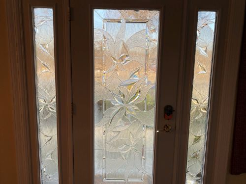 1947 Glen Oaks Ln, Thiensville WI  53092-2903 exterior