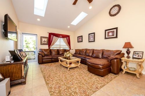 121 Constantine Way, Mount Sinai NY  11766-3007 exterior