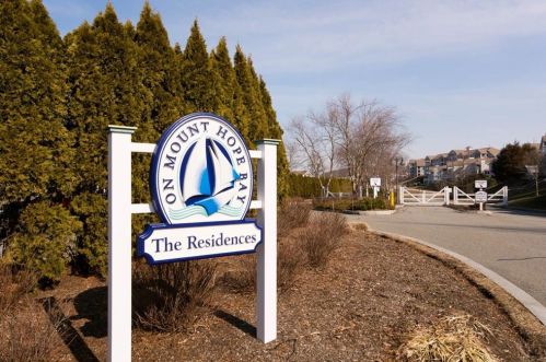 71 Starboard Dr, Tiverton RI  02878-4271 exterior