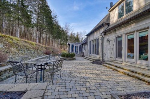 8 Silo Ln, Warwick NY  10990-2872 exterior