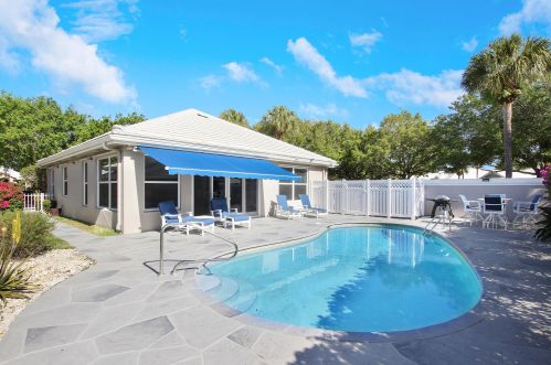966 Bear Island Cir, West Palm Beach FL  33409-2062 exterior