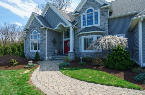 216 Watch Hill Rd, Kensington CT  06037-3657 exterior