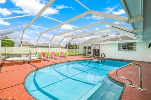 525 27th Ter, Cape Coral, FL 33904-2834