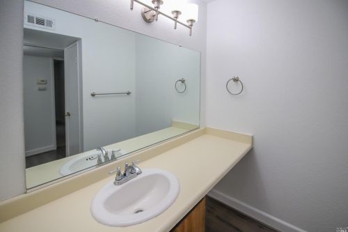 502 Arcadia Dr, Vacaville CA  95687-3355 exterior
