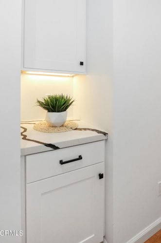 2077 Grand Oaks Ave, Altadena CA  91001-3530 exterior