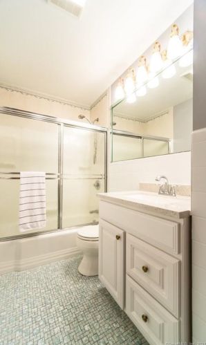 253 Oak Ridge Dr, Middletown CT  06457-1919 exterior