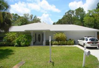 685 Vine St, Melbourne, FL 32904-6439