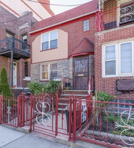 31-22 28th Ave, Long Island City, NY 11102-3645