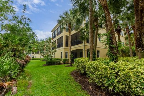 2859 Tiburon Blvd, Naples FL  34109-3678 exterior