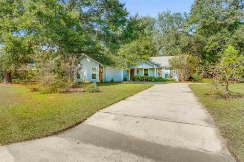 5852 Hermitage Cir, Milton FL  32570-8797 exterior