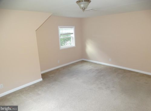 834 Hughes Dr, Trenton NJ  08690-1208 exterior