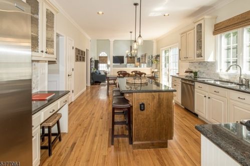 3 Shirewood Dr, Scotch Plains NJ 07076-2513 exterior