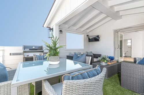 126 Ruby Ave, Newport Beach CA  92662-1126 exterior