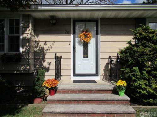 28 Green Acres Ave, East Brunswick, NJ 08816-3008