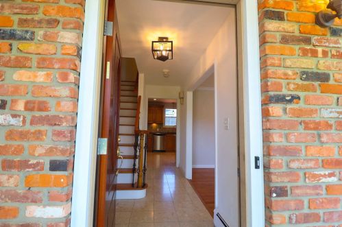 32 Maryland St, Huntington Station, NY 11746-6848