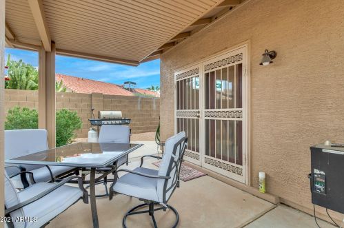 1492 Westchester Dr, Chandler AZ 85249-5091 exterior