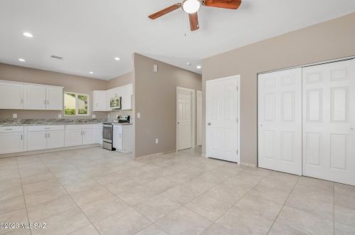 1515 Delaware St, Tucson, AZ 85745-2304