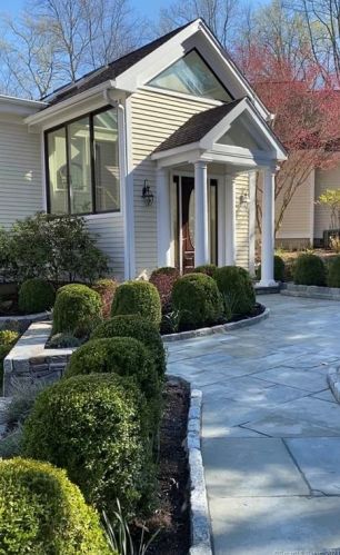 16 Sleepy Hollow Rd, New Canaan CT  06840-3211 exterior