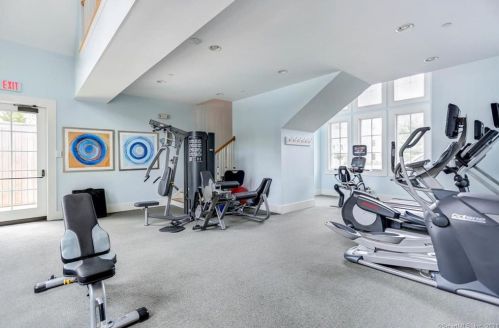 77 Havemeyer Ln, Stamford CT  06902-2153 exterior