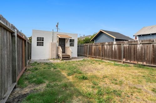 1122 89th Ave, Oakland CA  94621-1120 exterior