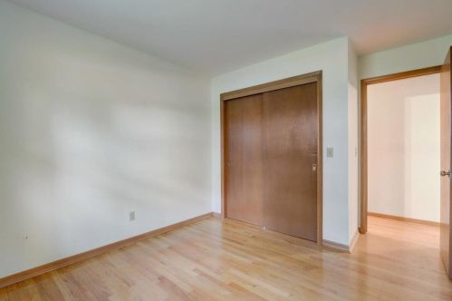 2335 Graylog Ln, Waukesha WI  53151-2921 exterior