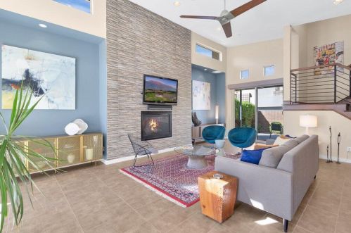 915 Oceo Cir, Palm Springs CA  92264-0330 exterior