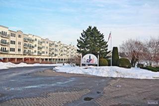 136 The Promenade, Edgewater NJ  07020-2118 exterior