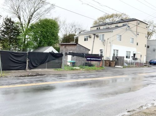 796 Cove Rd, Stamford, CT 06902-5479