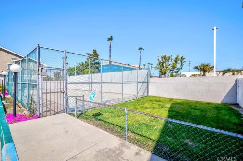 7883 Cerritos Ave, Stanton CA  90680-1658 exterior