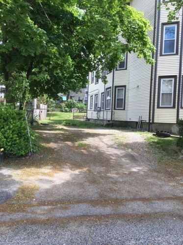 68 Windsor St, Worcester MA  01605-2141 exterior