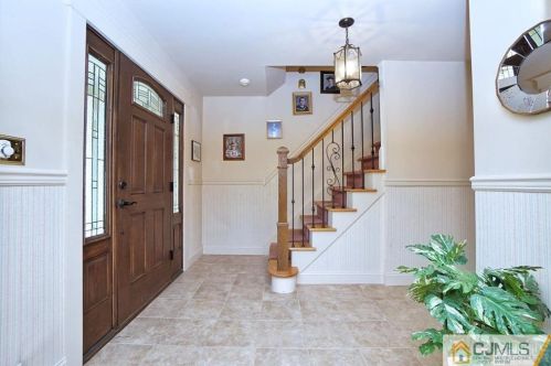 18 Hamilton Dr, East Brunswick NJ  08816-2709 exterior