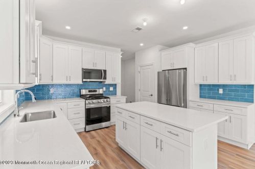 211 Kearney Ave, Pelican Island, NJ 08751-1823