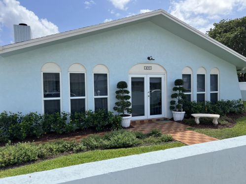 430 Mars Way, West Palm Beach, FL 33408-1909