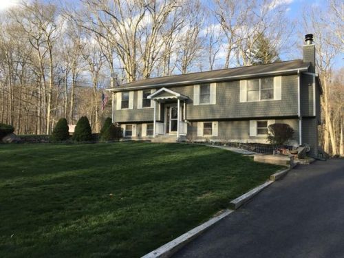 50 Red Oak Dr, Richmond, RI 02898-1169
