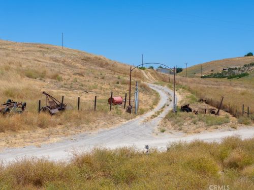 3696 Yosemite Pl, Lake Nacimiento CA  93446-7485 exterior