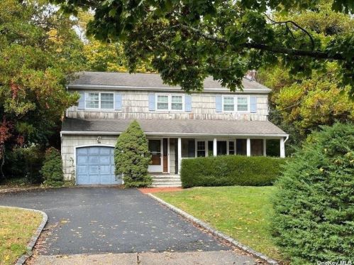 26 John St, Shoreham, NY 11786-1925