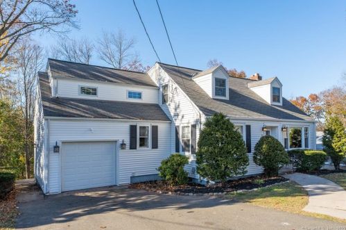 32 Hilltop Ter, North Haven, CT 06473-2007