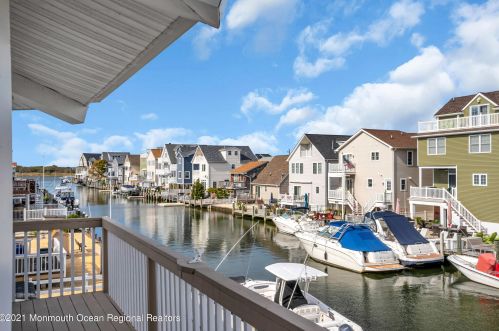 406 Eisenhower Ave, Pelican Island NJ  08751-1625 exterior