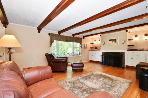 40 Asnebumskit Rd, Worcester, MA 01612-1349