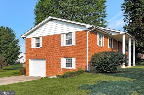 701 Spring St, Woodstock, VA 22664-1223