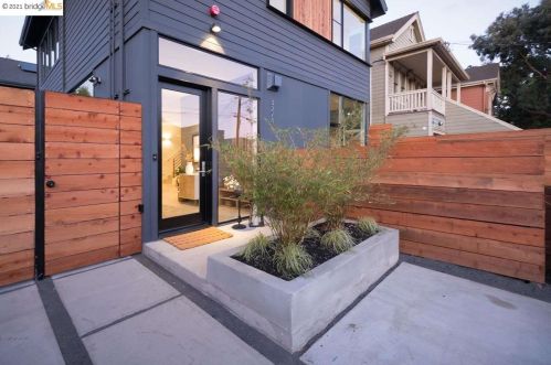 3278 Helen St, Oakland, CA 94608-4028
