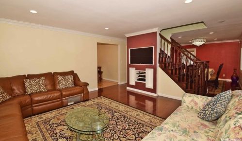 2 Linden St, New Hyde Park NY  11040-2312 exterior