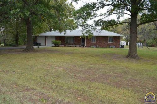 5020 7th St, Tecumseh, KS 66542-9422