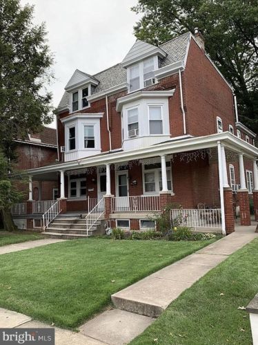 1439 Powell St, Norristown, PA 19401-3325