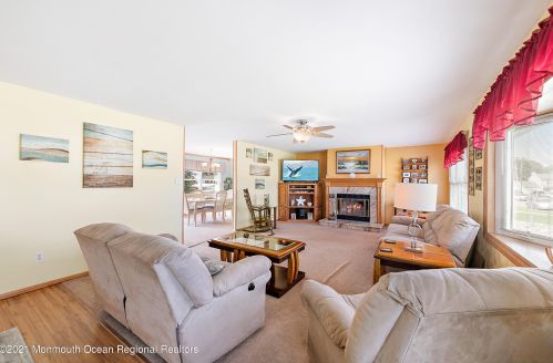 117 Fairway Dr, Bricktown, NJ 08724-3813