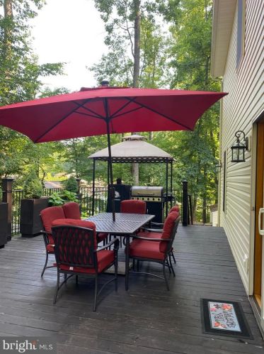 6305 Ridge Top Ct, Spotsylvania VA  22553-1611 exterior